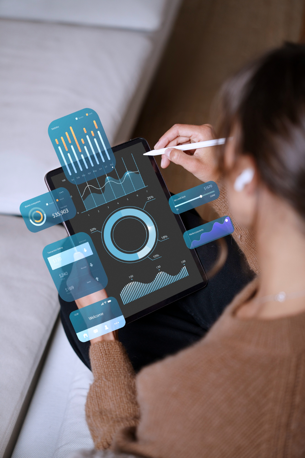 Sviluppo Software MES: Dashboard su tablet con grafici e indicatori per il monitoraggio delle performance produttive.