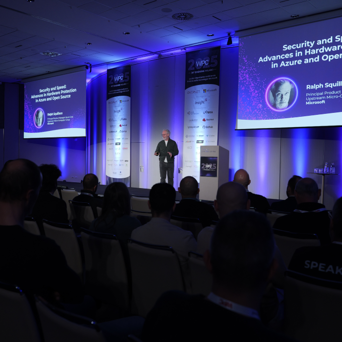 Palco del WPC 2025 al NH Milano Congress Centre durante una sessione sulle tecnologie Microsoft.